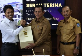 Gubernur Ansar saat Serahkan LKPD Unaudited Pemprov Kepri APBD T.A 2022 ke BPK Perwakilan Kepri 