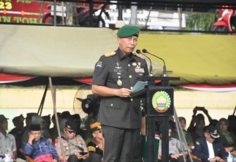 omandan Korem 031/Wira Bima  Brigjen TNI Dany Rakca, S.A.P., M.Han., gelar upacara peringatan hari Juang Kartika TNI AD Ke-78 tahun 2023,  bertempat dilapangan bola Desa Empat Balai Kecamatan Kuok Kabupaten Kampar Kamis, 14 Desember 2023.