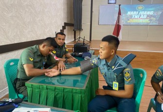 Baksos Donor Darah dalam rangka HUT Hari Juang TNI AD tahun 2023 di Aula Makodim 0315, Tanjungpinang, Selasa (12/12/2023)