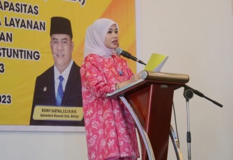 Ketua TP PKK Bintan Hafizha Rahmadhani saat membuka kegiatan Pelatihan Pengolahan Makanan Berbahan Dasar Ikan, Kamis (31/08) di Gedung Convention Hall Hotel Bhdara.