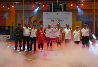 Bank Jatim Serahkan CSR Lapangan Basket ke Pemkab Tuban 
