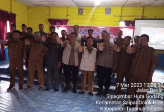 Wakapolres yang juga Ketua UPP Saber Pungli Kabupaten Tapsel saat memberi sosialisasi terkait pencegahan Pungli ke para Kades se-Kecamatan SD Hole dan Aek Bilah, pada Selasa (7/3/2023) pagi.