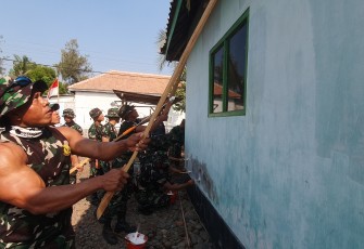 Aksi Sosial Warnai Lattek Satgas Artileri dan Demolisi Siswa Pusdikpel Kodiklatal