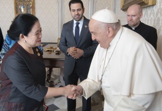 Puan saat Bertemu Paus Fransiskus Bareng Megawati di Vatikan