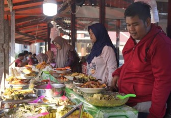 Suasana Pasa Pabukoan memasuki hari keempat Ramadhan di Kota Padang Panjang.