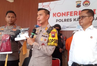 Konferensi pers di Mapolres Karanganyar, Senin (13/11/2023), terkait kasus percobaan perampokan salah satu mini market di kawasan Jalan Lawu Timur, Bejen, Karanganyar.