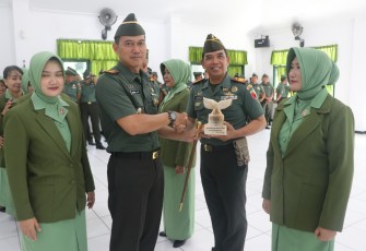 Dandim Tulungagung Pimpin Acara Sertijab Danramil dan Wisuda Purnawira