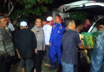 Evakuasi Korban Tenggelam di Perairan Kuala Bugak