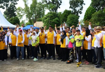 Bupati Bintan Roby Kurniawan SPWK Bersama Toga dan Tomas SKL Senam Sehat Bersama