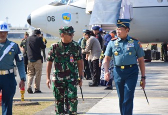 Komandan Lanudal Juanda saat Sambut Kedatangan Panglima TNl