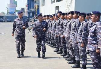 Komandan Pushidrosal Laksamana Madya TNI Nurhidayat Lepas KRI Spica-934 Pada Latma Survei Hidrografi Terkoordinasi Dengan AL Australia 
