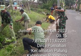 Babinsa Kodim 0802/Ponorogo Ikut Kerja Bakti di Jalan