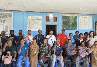 Babinsa Koramil 1710-02/Timika Dampingi Dinas Pemberdayaan Perempuan dan Perlindungan Anak Beri Penyuluhan Kesehatan Kepada Warga