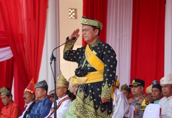 Gubernur Kepri H Ansar Ahmad   