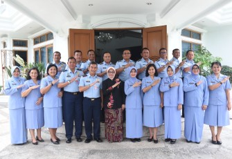 Marsda TNI Oki Yanuar Anjangsana ke Kediaman Mantan Dankoharmatau