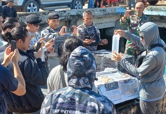 TNI AL Amankan Kapal Speed Boat Bermuatan Benih Lobster Diduga Ilegal 