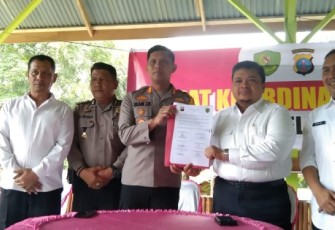 Sebagai wujud komitmen Polri dan pemerintah menjadikan narkotika musuh bersama, Kapolres, AKBP Imam Zamroni, SIK, MH, dan Bupati Tapanuli Selatan (Tapsel), H Dolly Pasaribu, SPt, MM, tandatangani nota kesepahaman bersama terkait pembentukan Kampung Bebas dari Narkoba, baru-baru ini.