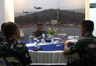 Komandan Wing Udara l Sambut Kedatangan Pangkoarmada 1