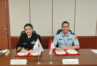  Kapuskersin TNI Marsekal Pertama TNI Benny Arfan, M.MP., MMDS., MSS, pada saat menghadiri undangan Review dari pihak JSDF di Tokyo, Jepang. Beberapa waktu yang lalu.