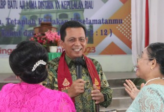 Gubernur Kepri H Ansar Ahmad    