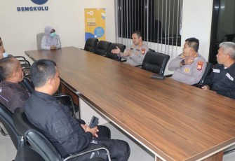 Kabid Humas Polda Bengkulu saat Silaturahmi ke Media TVRI