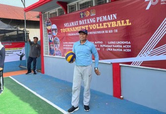 Servis Bola Voli Kadiv Administrasi Tandai Bergulirnya Turnamen Voli Hari Kemenkumham RI ke 78