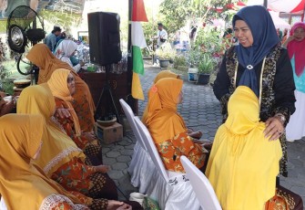 Ketua TP-PKK Kepri Dewi Kumalasari Ansar saat menyambut TP PKK Sulsel