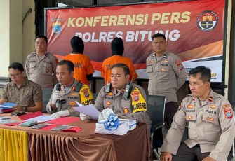Kapolres Bitung AKBP Tommy Bambang Souissa, SIK (Tengah) di dampingi Wakapolres Kompol Aprizal Nugroho dan Kasie Humas Polres Bitung Ipda Iwan Setyabudi beserta Kanit Tipidkor Ipda Stofi