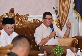 Kepala BNPB Letjen TNI Suharyanto, S. Sos., M.M. mengadakan rapat di Kantor Bupati Cianjur pada Jumat (6/10).