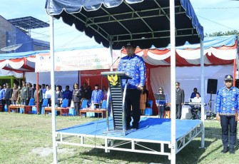 Bupati Samosir Vandiko Gultom bertindak sebagai Inspektur Upacara