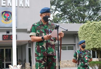 Komandan Kosek IKN Marsma TNI Setiawan saat membacakan amanat Kasau, Senin (2/1)