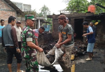 Pembersihan puing bersama warga binaan 