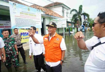 Pj Bupati Pati Tinjau Banjir di Juwana 