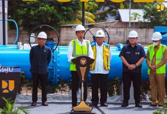 Presiden Jokowi saat meresmikan SPAM Regional Durolis Riau, Kamis (5/1)
