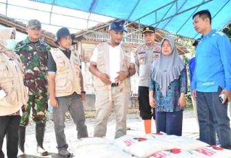 Pj Bupati Pati serahkan bantuan beras untuk dapur umum
