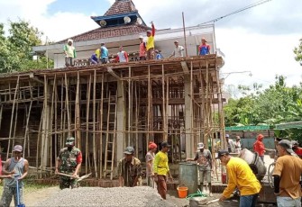 Gotong royong bangun masjid di wilayah desa binaan 