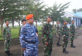 Upacara bendera di Lanud Sugiri Sukani Majalengka, Senin (9/1)