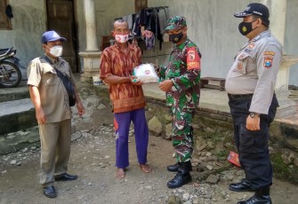 Salurkan bantuan sembako warga binaan 