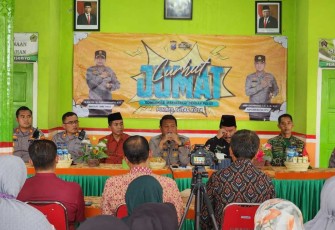 Kapolres Blitar Kota AKBP Argowiyono saat Jum'at Curhat 