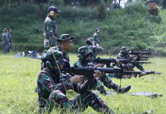 Latihan menembak Laras panjang prajurit Koharmatau 