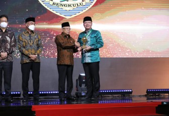 Pemprov Bengkulu Raih Penghargaan UHC Award dari Wapres RI