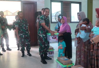  Danrem 073/Makutarama Berikan Bantuan Makanan Penunjang Gizi