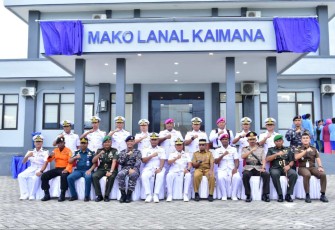 Foto bersama usai peresmian lanal Kaimana