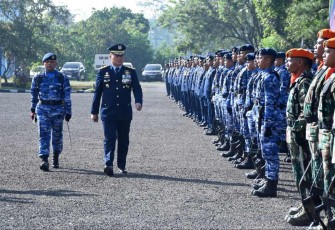 Upacara HUT TNI AU ke 77 di pangkalan udara Sulaiman Margahayu Bandung, Minggu (9/4)