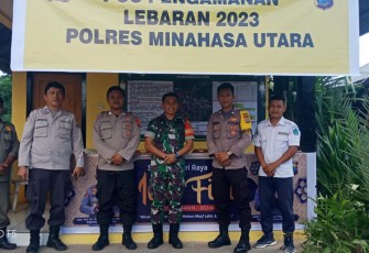 Personil kodim 1310/Bitung bersama instansi terkait saat melaksanakan pengamanan di pos penjaga arus mudik lebaran