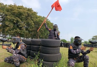 Latihan menembak taruna AAL