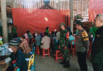 Pengobatan gratis masyarakat wilayah desa binaan 