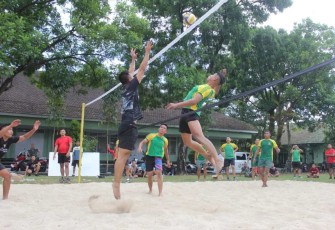 Semangat membara lomba voli antar peleton Menarmed 2 Kostrad 