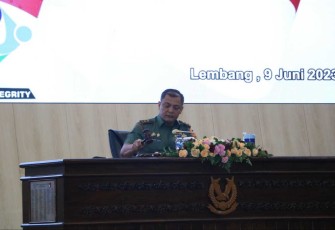 Wadan Sesko TNI Mayjen TNI Kukuh Surya saat menutup PKB Kejuangan TA 2023 di Lembang Bandung, Jum'at (9/6)