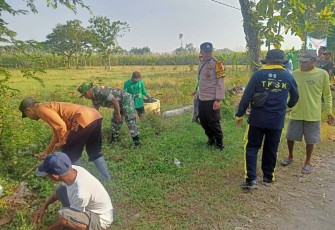 Kerja bakti bersama warga binaan